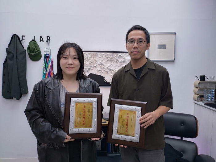 阮于軒老師及林哲宇老師榮獲 年輕學者獎圖片